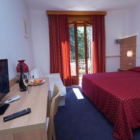 Hotel Alpi Мальчезине Экстерьер фото