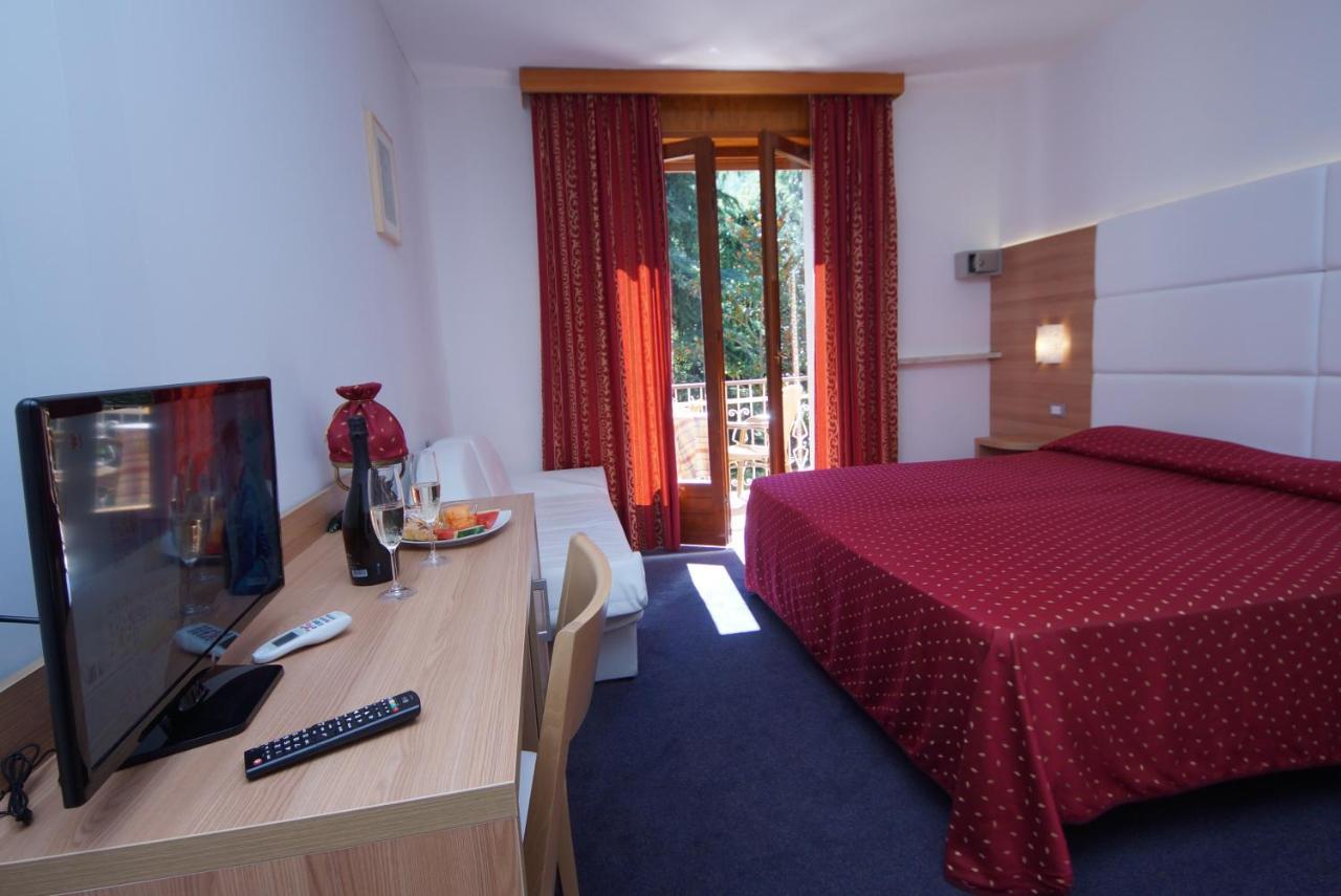 Hotel Alpi Мальчезине Экстерьер фото