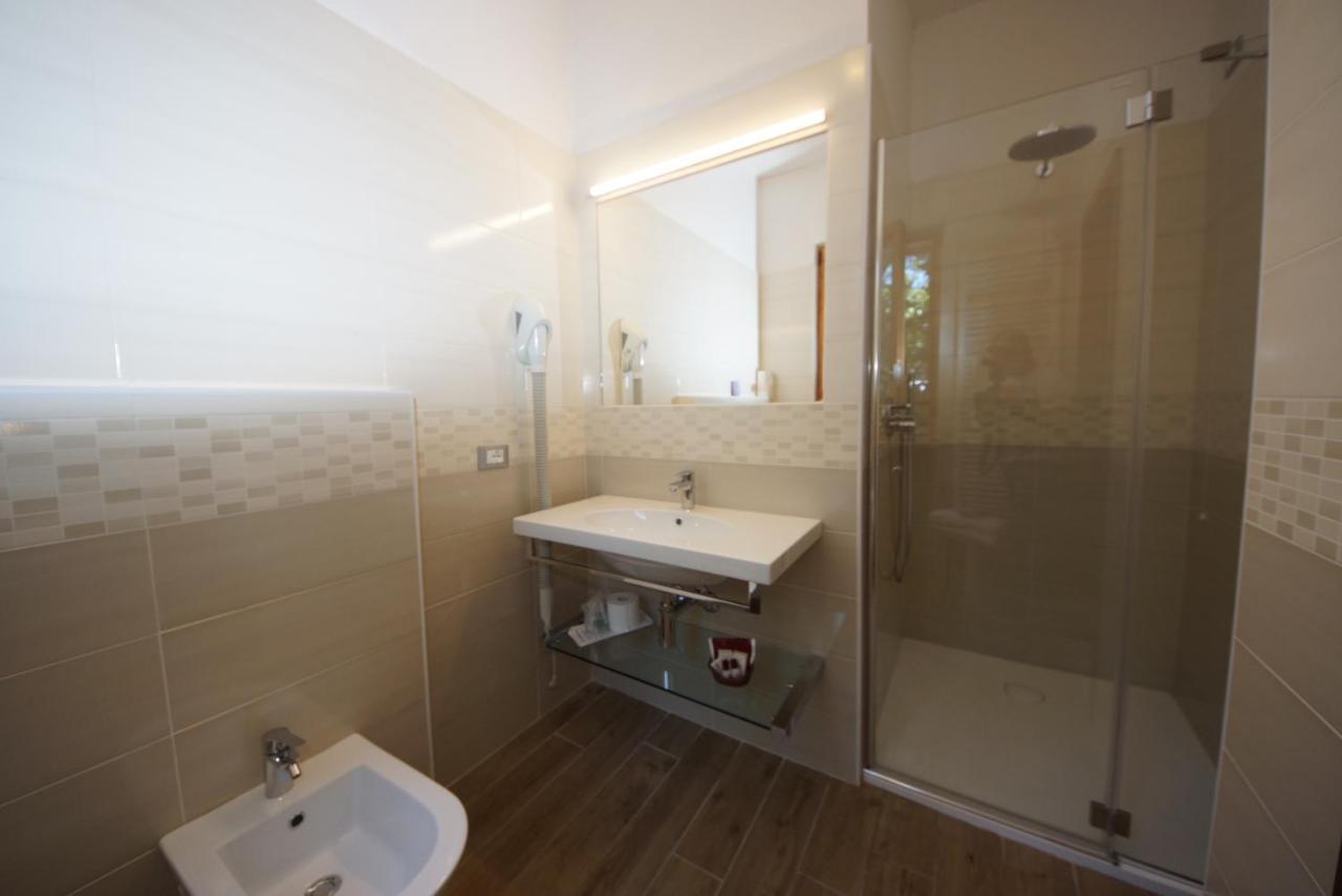 Hotel Alpi Мальчезине Экстерьер фото