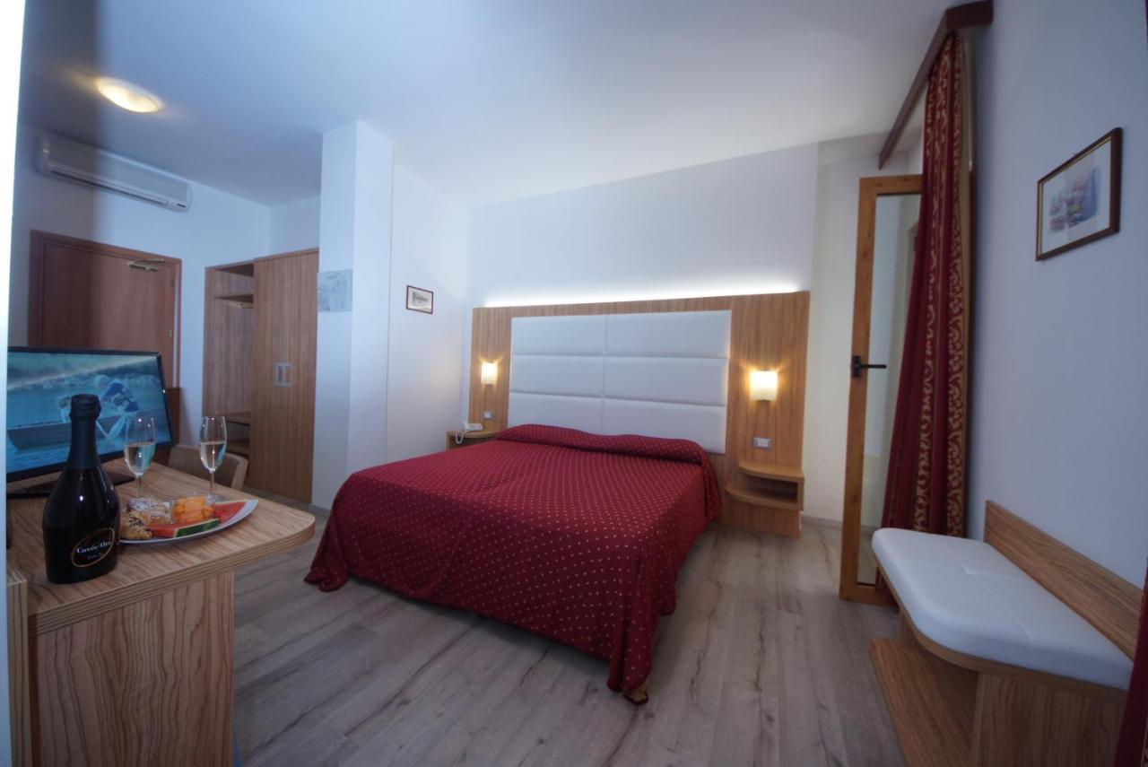 Hotel Alpi Мальчезине Экстерьер фото