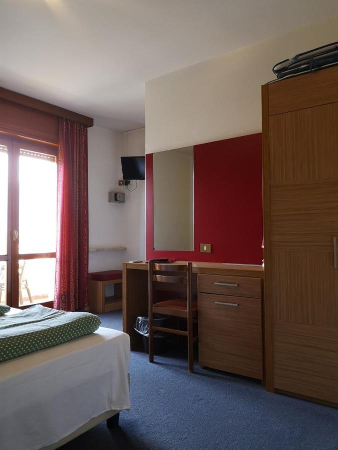 Hotel Alpi Мальчезине Экстерьер фото