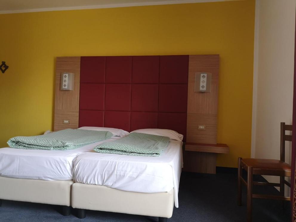 Hotel Alpi Мальчезине Экстерьер фото
