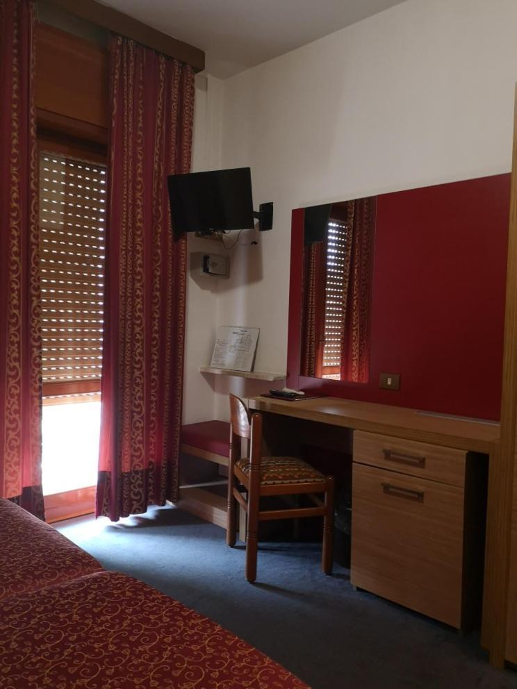 Hotel Alpi Мальчезине Номер фото