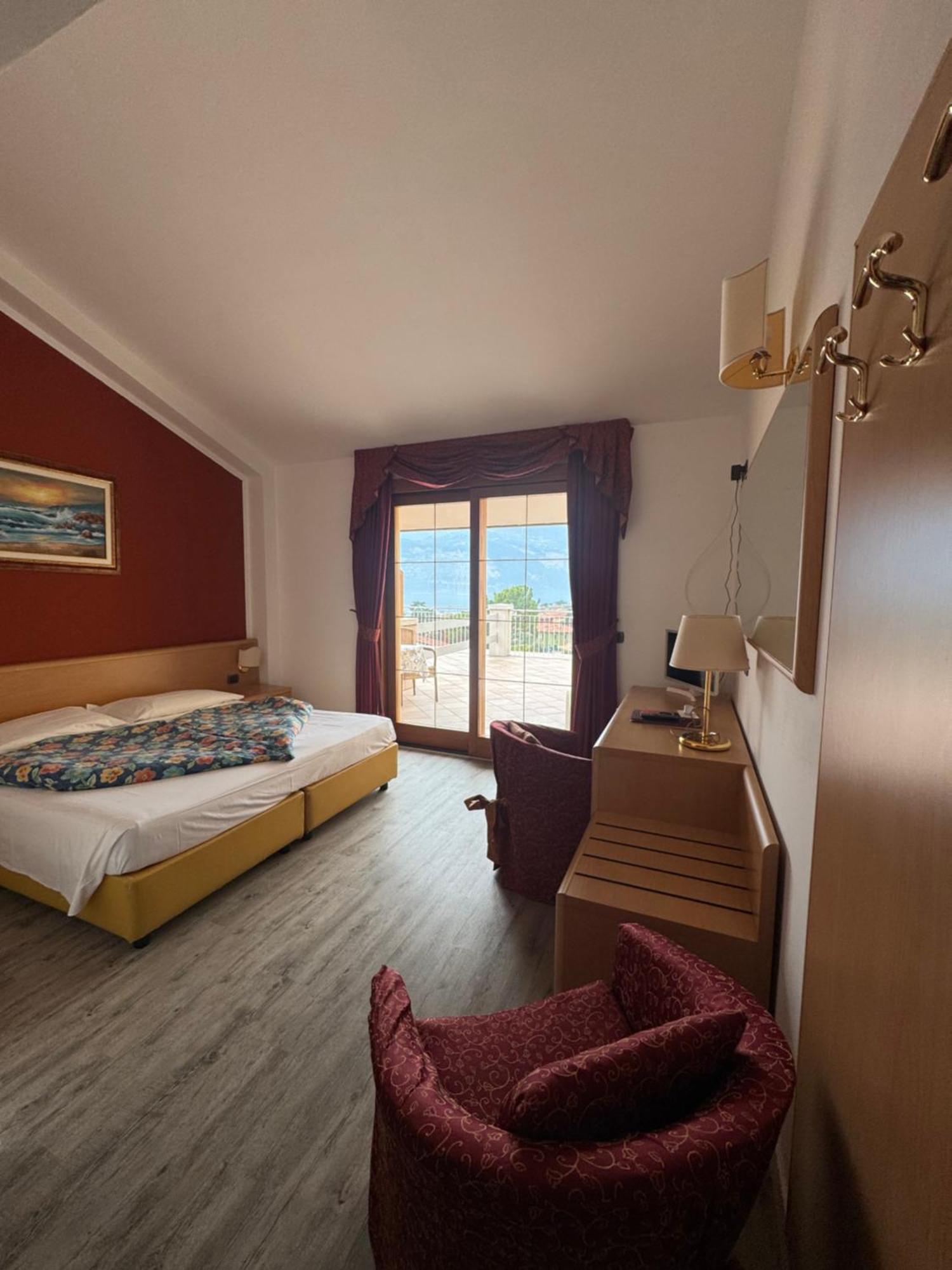 Hotel Alpi Мальчезине Экстерьер фото