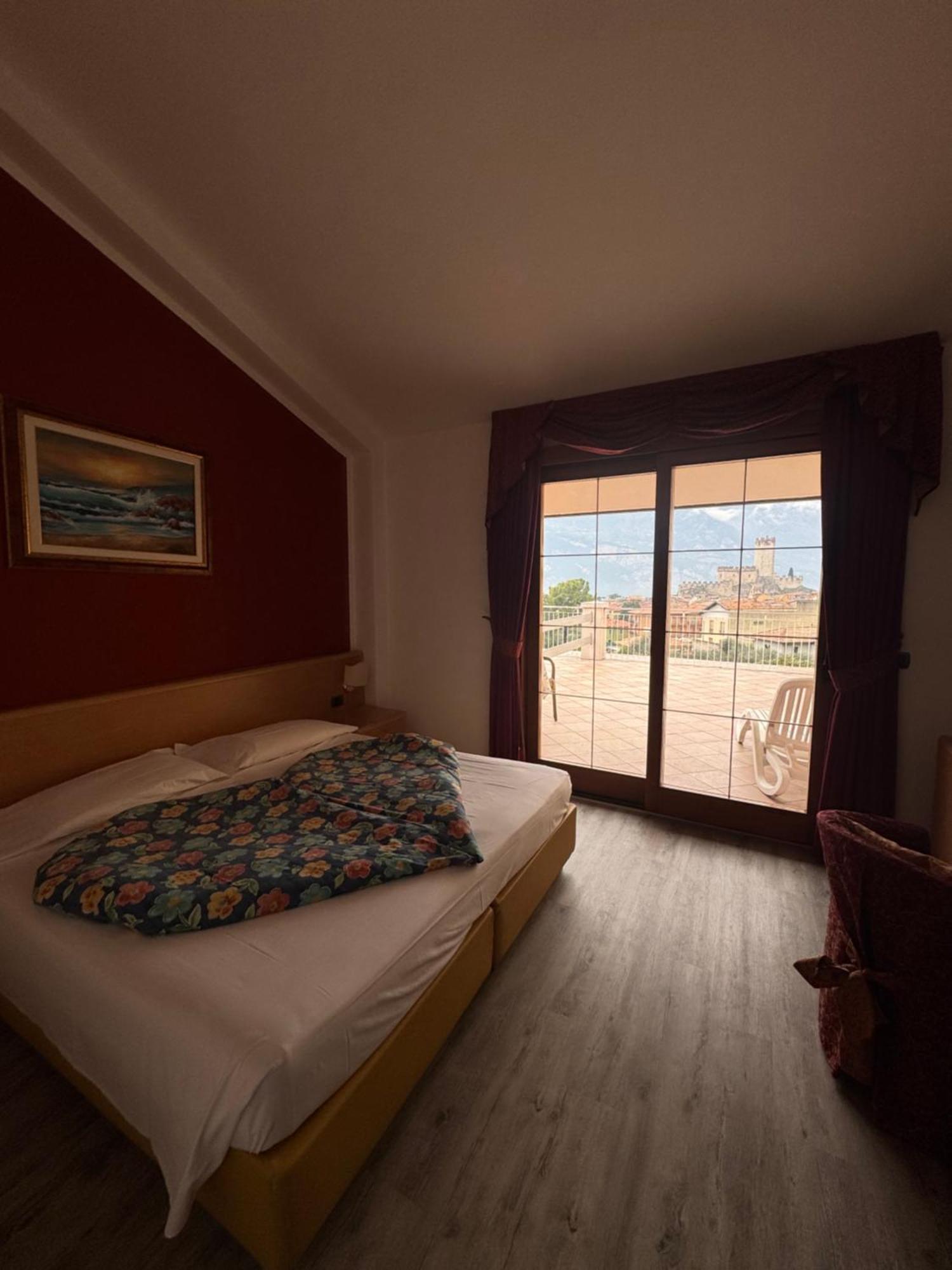 Hotel Alpi Мальчезине Экстерьер фото