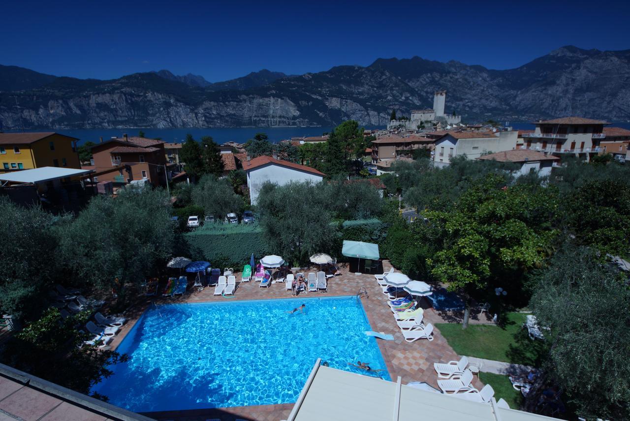 Hotel Alpi Мальчезине Экстерьер фото
