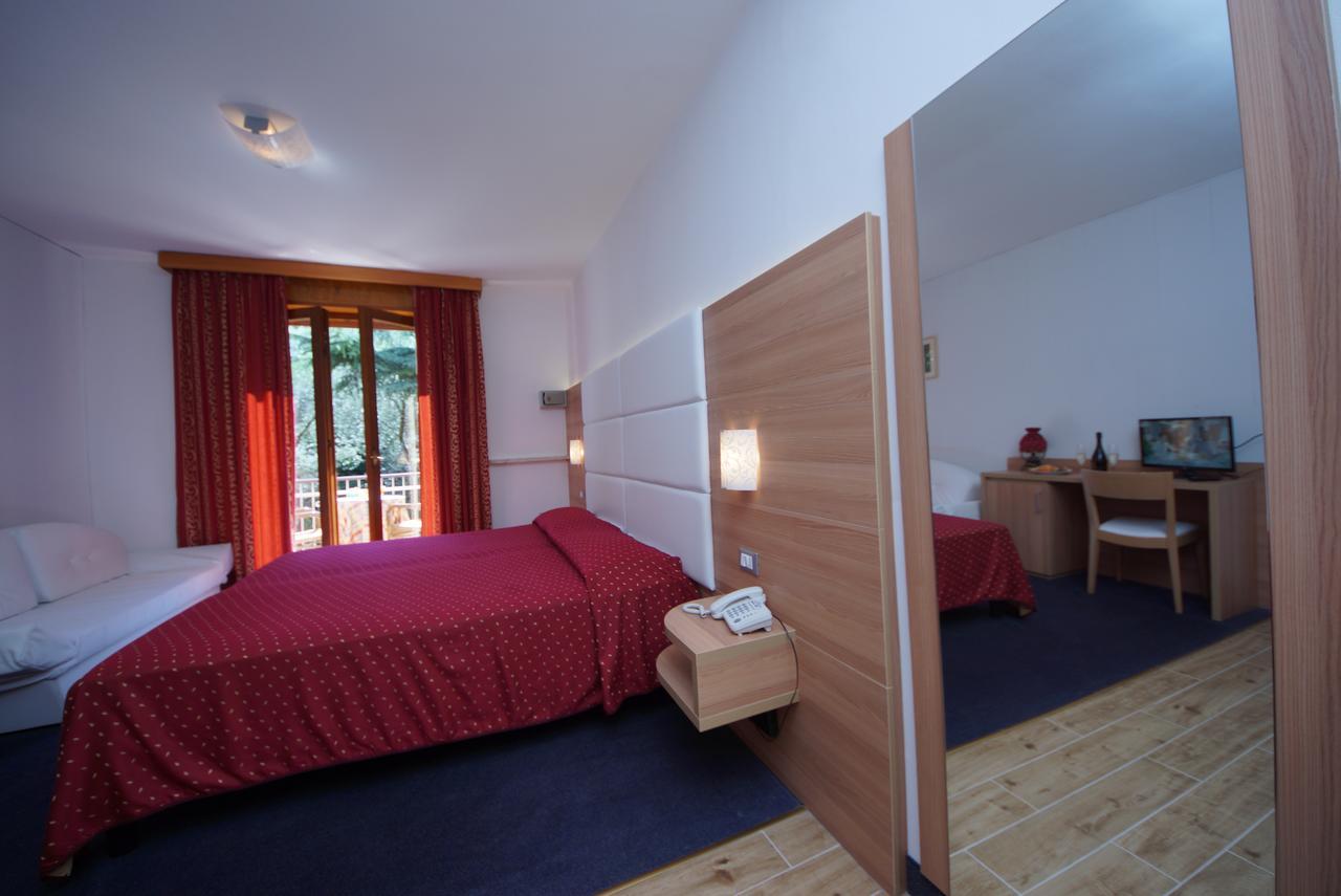 Hotel Alpi Мальчезине Экстерьер фото