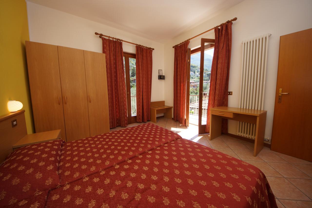 Hotel Alpi Мальчезине Экстерьер фото