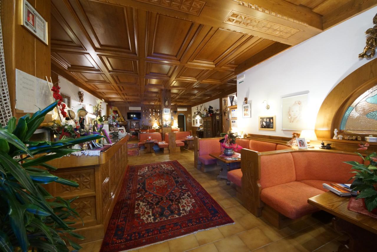 Hotel Alpi Мальчезине Экстерьер фото